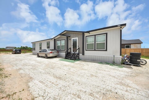 Photo of 828 Road 5607, Cleveland, TX 77327 (MLS # 36844713)