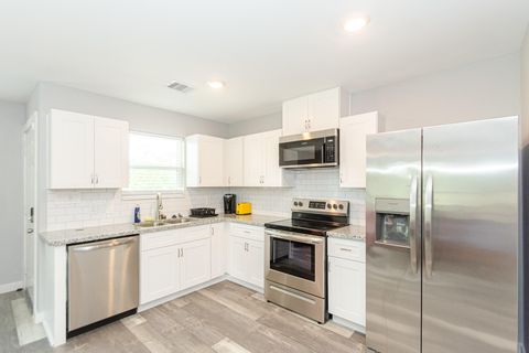 618 Maple Way A-B Houston TX 77015