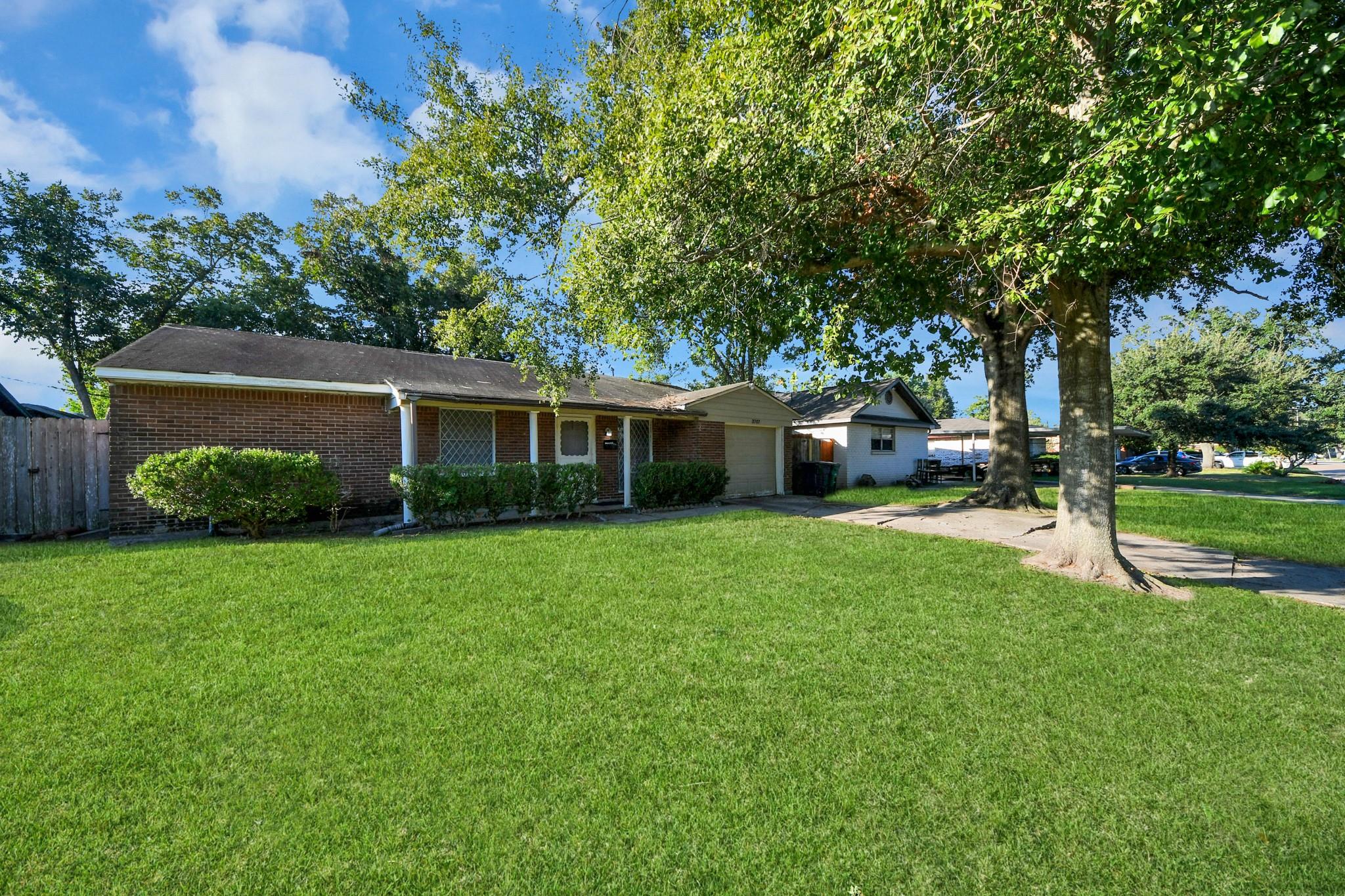 3707 Darlinghurst Drive