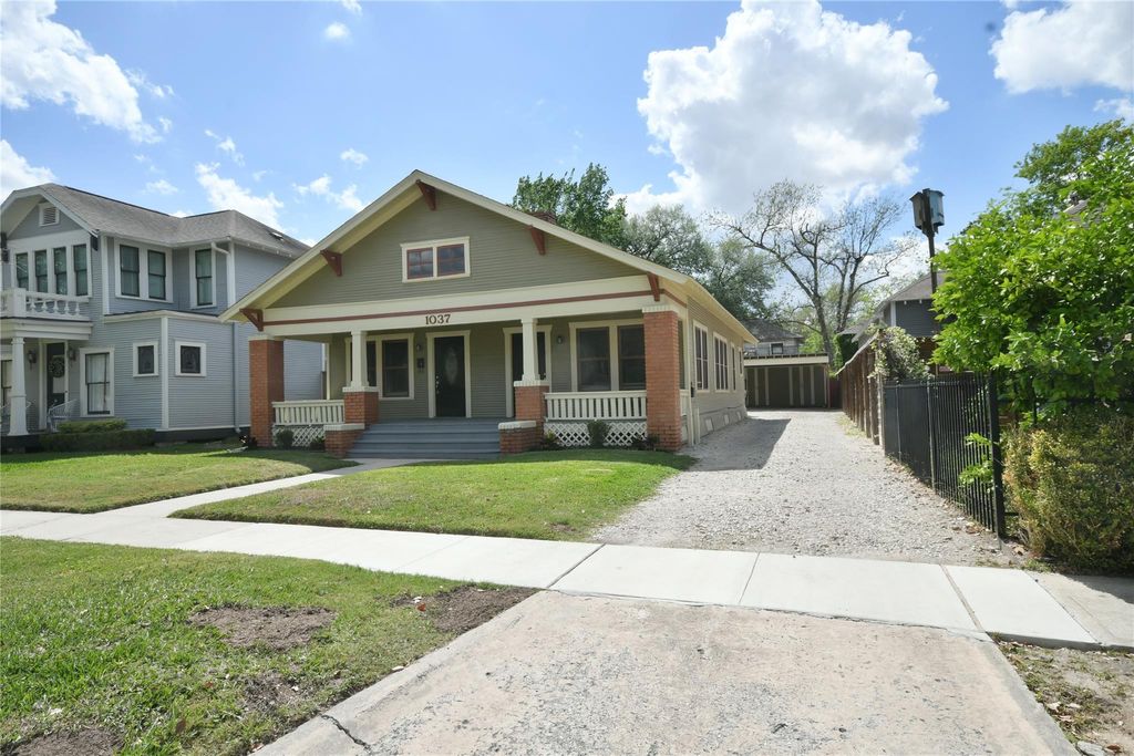 Photo of 1037 Oxford Street, Houston, TX 77008 (MLS # 28454474)