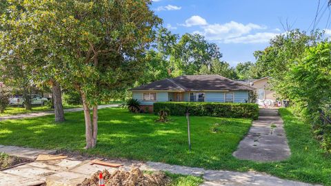 246 Rebecca Street Houston TX 77022