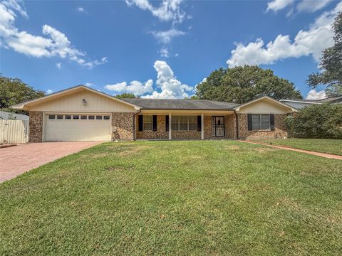 Photo of 1601 Navratil Drive, Brenham, TX 77833 (MLS # 57371995) Photo of 1601 Navratil Drive, Brenham, TX 77833 (MLS # 57371995)