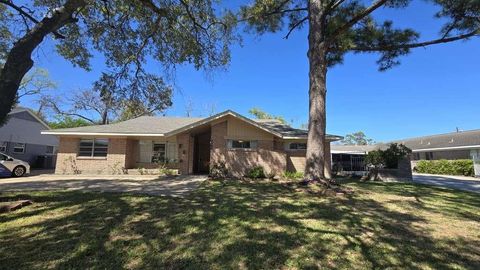 Photo of 5566 Beechnut Street, Houston, TX 77096 (MLS # 41307200)