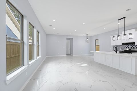 Photo of 90 Burress Street #B, Houston, TX 77022 (MLS # 98729744)