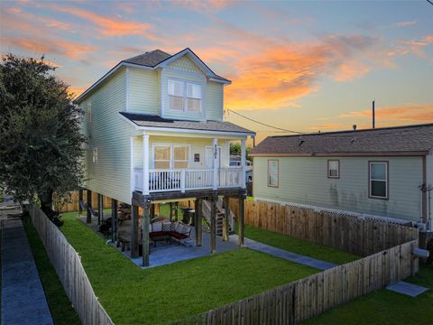 Photo of 1302 55th Street, Galveston, TX 77551 (MLS # 45420572)