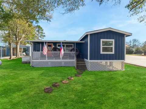 Homes For Sale - 157 Lakeview Drive<br/> Livingston, TX 77351