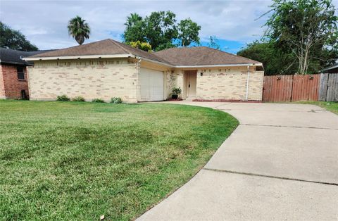 Photo of 322 Windward Drive, League City, TX 77573 (MLS # 83040942)