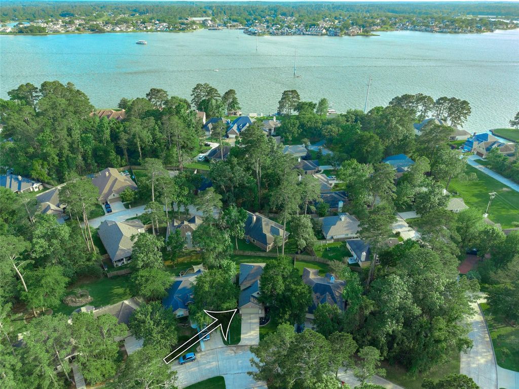 Photo of 12515 Lake Shore Drive, Montgomery, TX 77356 (MLS # 47820934)