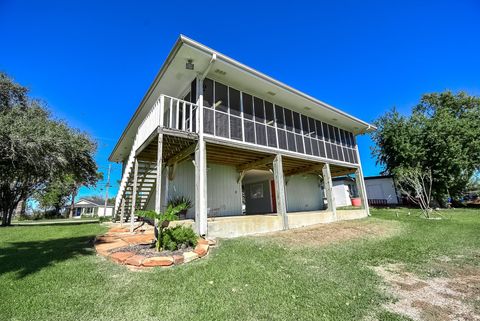 Photo of 317 E Bayshore Drive, Palacios, TX 77465 (MLS # 68814037)