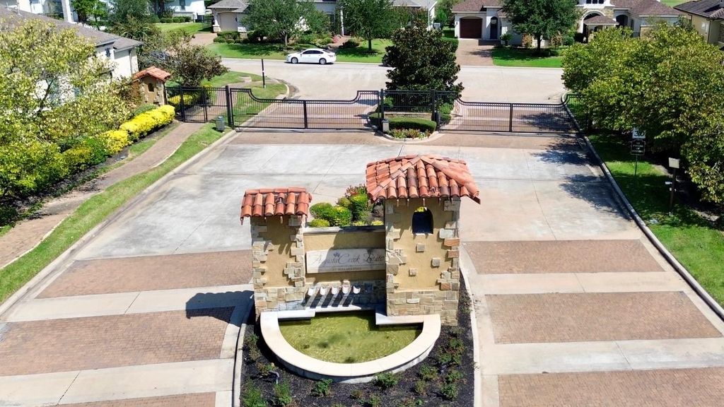 Photo of 7511 Raes Creek Drive, Spring, TX 77389 (MLS # 70948606)