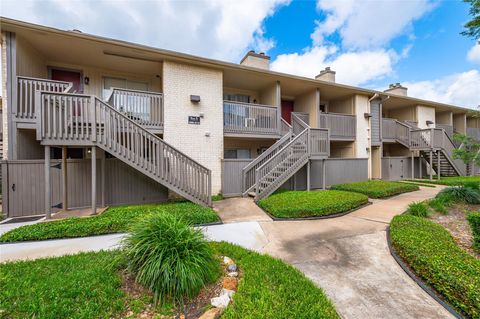 Photo of 1900 Bay Area Boulevard, Houston, TX 77058 (MLS # 78039507)