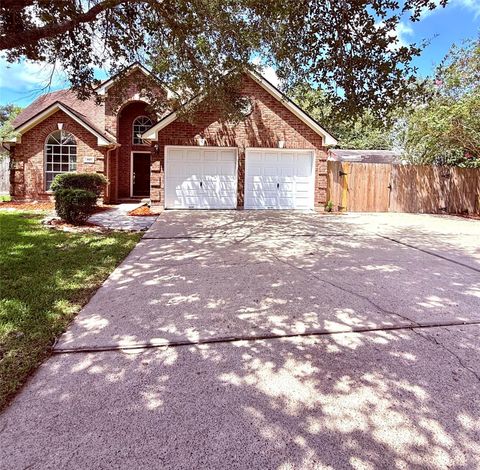 Photo of 805 N Belle Drive, Angleton, TX 77515 (MLS # 89896733)