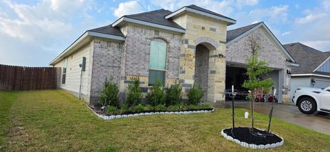 Photo of 1102 Davy Street, Brenham, TX 77833 (MLS # 96465917)