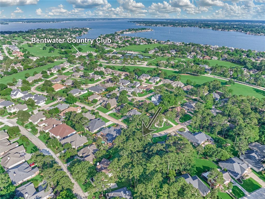 Photo of 161 Bent Tree Lane, Montgomery, TX 77356 (MLS # 69086289)