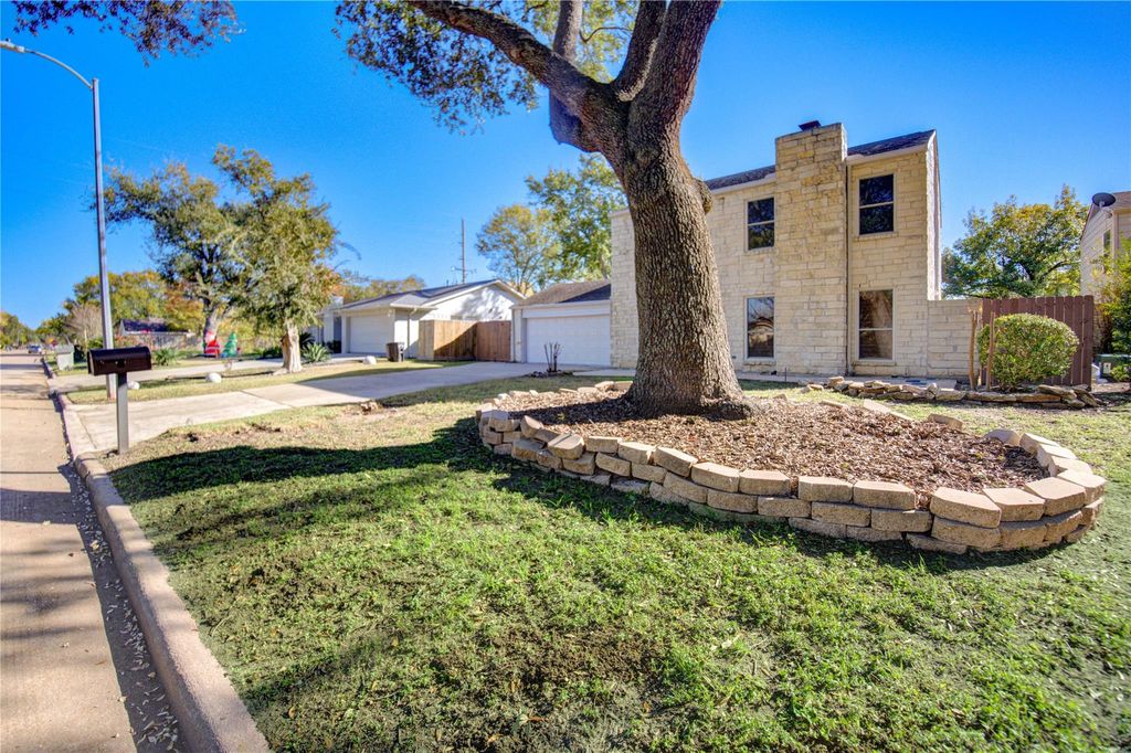 Photo of 13907 Piping Rock Lane, Houston, TX 77077 (MLS # 72773568)