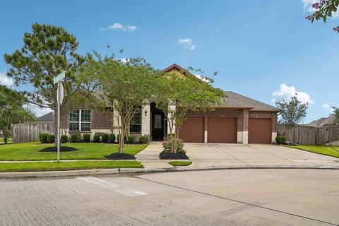Photo of 2205 Briarstone Bluff Crossing, Pearland, TX 77089 (MLS # 81850978)