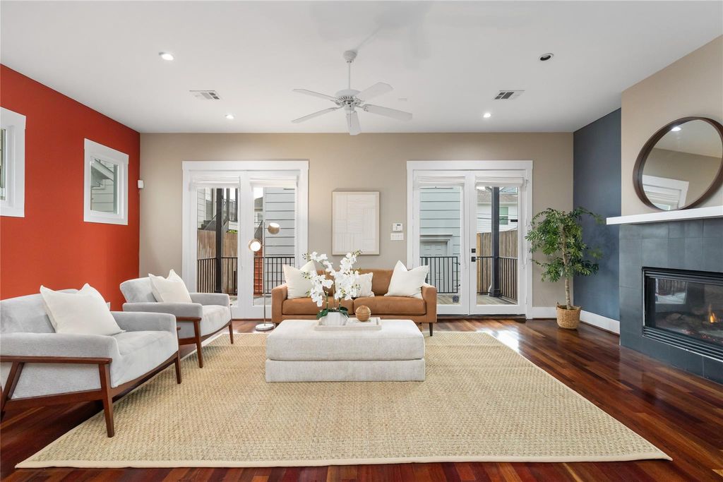 Photo of 916 Nicholson Street, Houston, TX 77008 (MLS # 77046795)