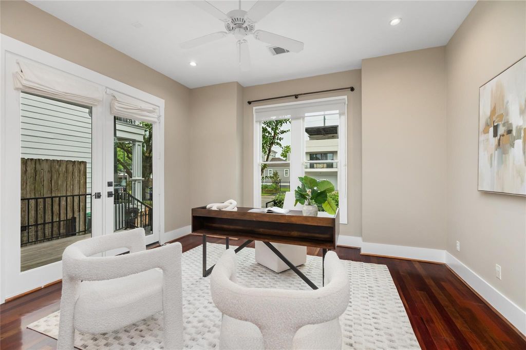 Photo of 916 Nicholson Street, Houston, TX 77008 (MLS # 77046795)