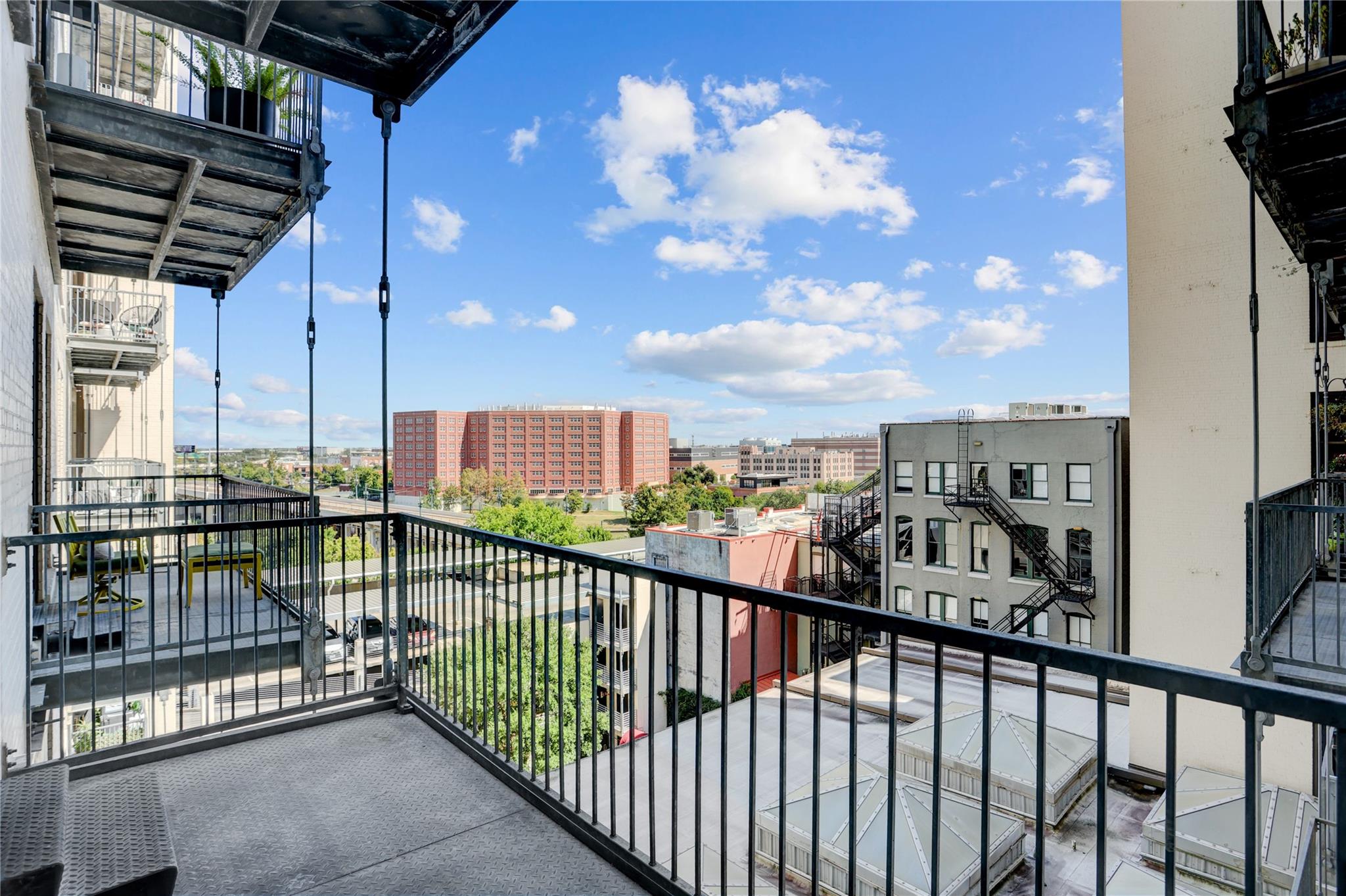 915 Franklin Street 5L
