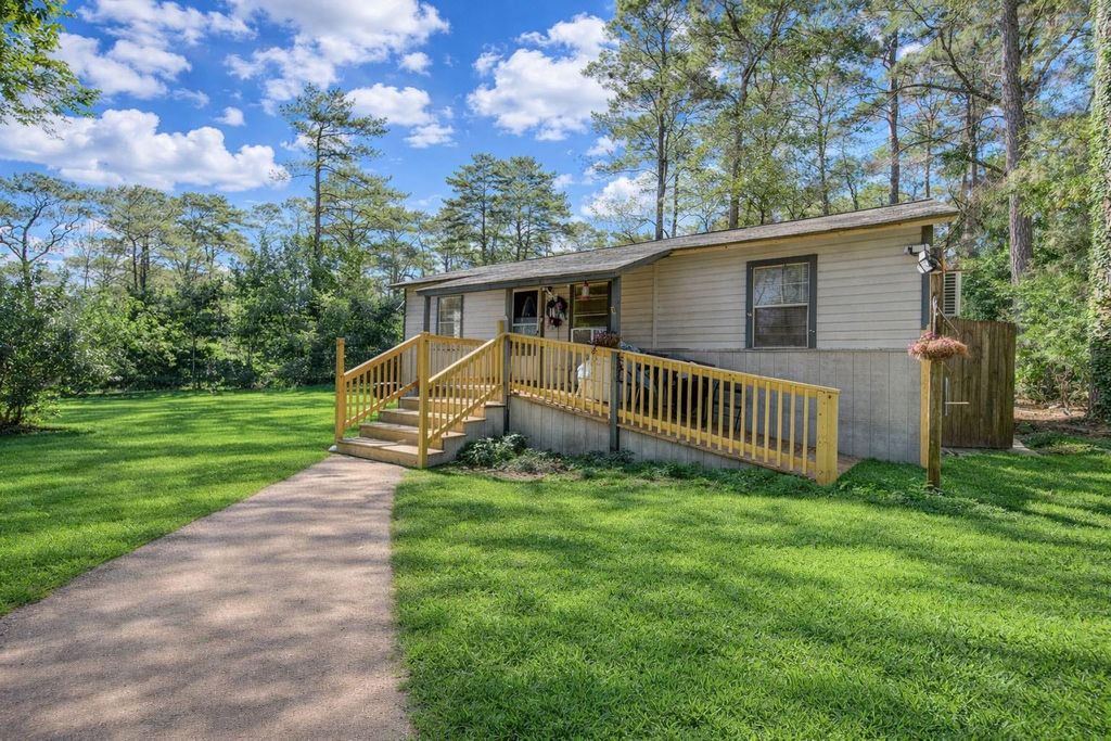 Photo of 6387 Oak Knoll Road, Montgomery, TX 77316 (MLS # 24659324)