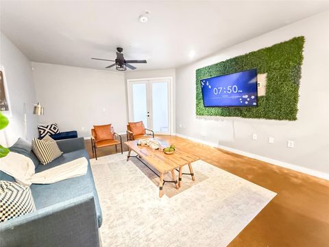 Photo of 2216 Chenevert Street #4, Houston, TX 77003 (MLS # 49497805)