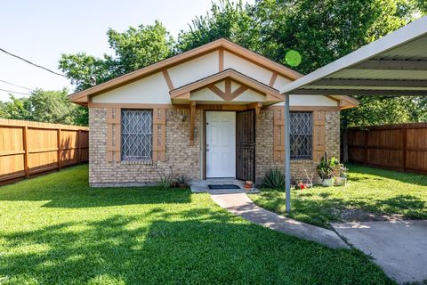 Photo of 3253 Francis Street, Houston, TX 77004 (MLS # 87679661)