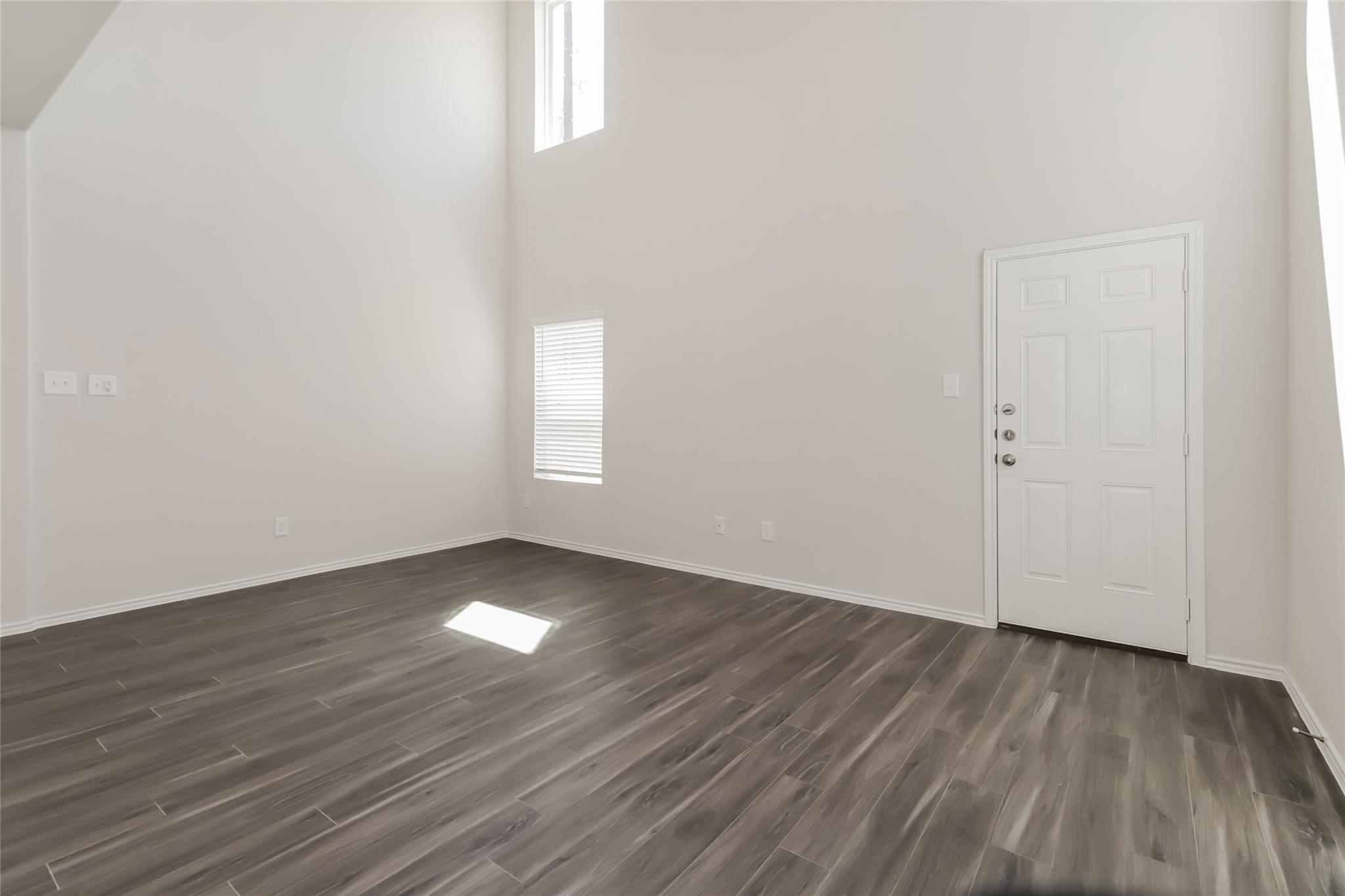 15238 Estrella West