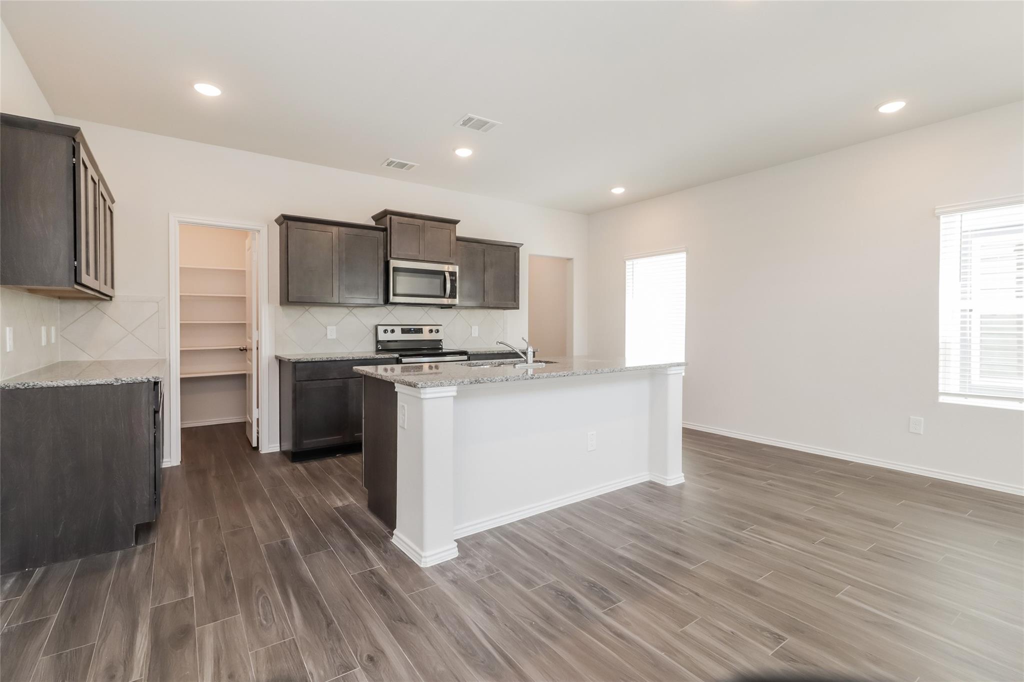 15238 Estrella West