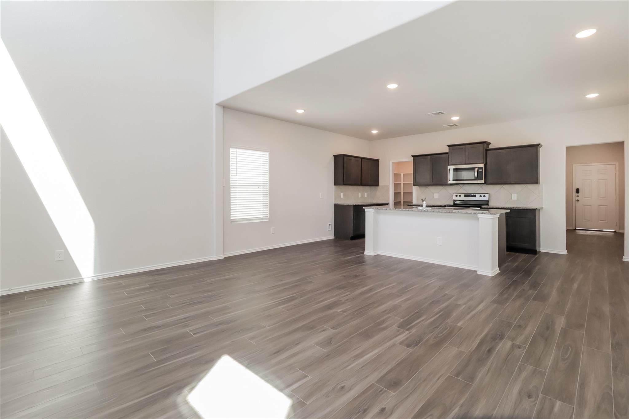 15238 Estrella West