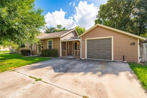 Photo of 322 N Logan Street, Texas City, TX 77590 (MLS # 45791852)