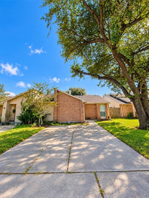 Photo of 5409 Ridge Wind Lane, Houston, TX 77053 (MLS # 27619211)