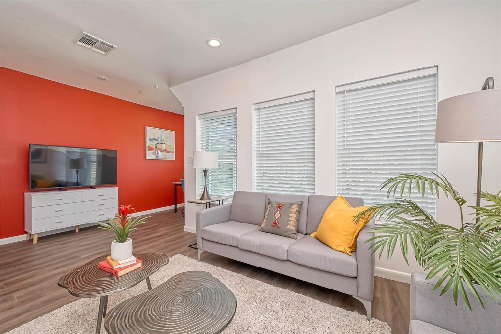 Photo of 1924 Calumet St #202, Houston, TX 77004 (MLS # 3507468)