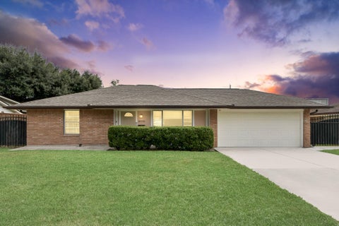 Photo of 10935 Timberoak Drive, Houston, TX 77043 (MLS # 66342211)