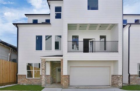 Photo of 207 Edgewood Street #B, Houston, TX 77011 (MLS # 9582360)