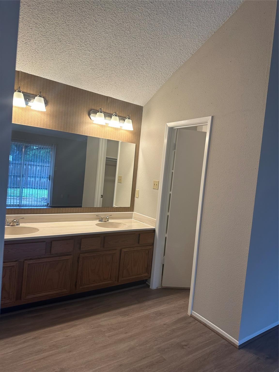 16043 Beechnut Street