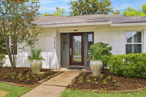 Photo of 5656 Piping Rock Lane, Houston, TX 77056 (MLS # 41386528)
