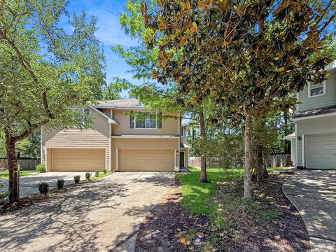 Photo of 3 Peachridge Place, The Woodlands, TX 77382 (MLS # 61053363)