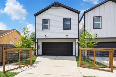 Photo of 2015 Brackenridge Street #C, Houston, TX 77026 (MLS # 80654532) Photo of 2015 Brackenridge Street #C, Houston, TX 77026 (MLS # 80654532)