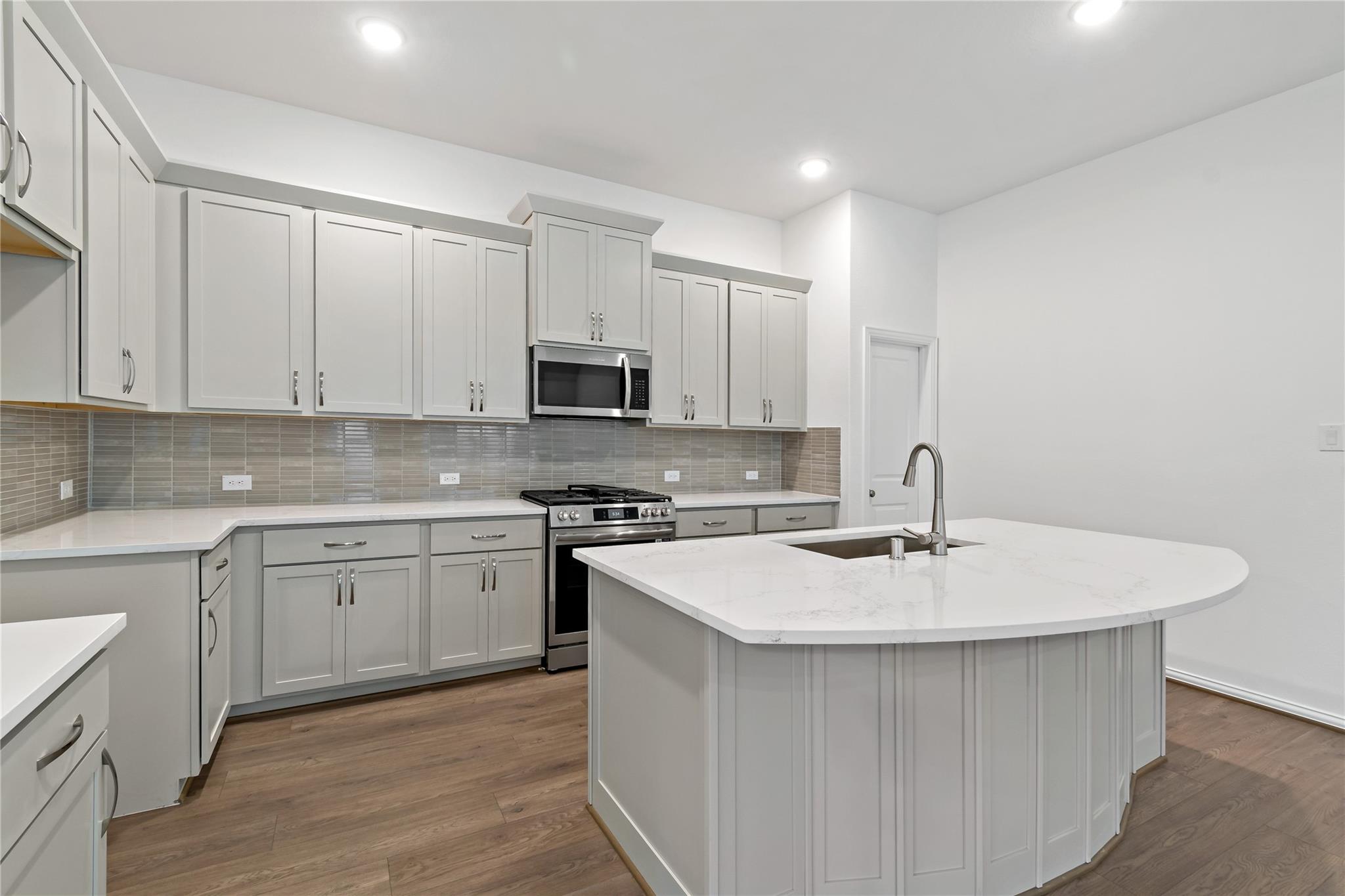 2127 Villa Flora Lane