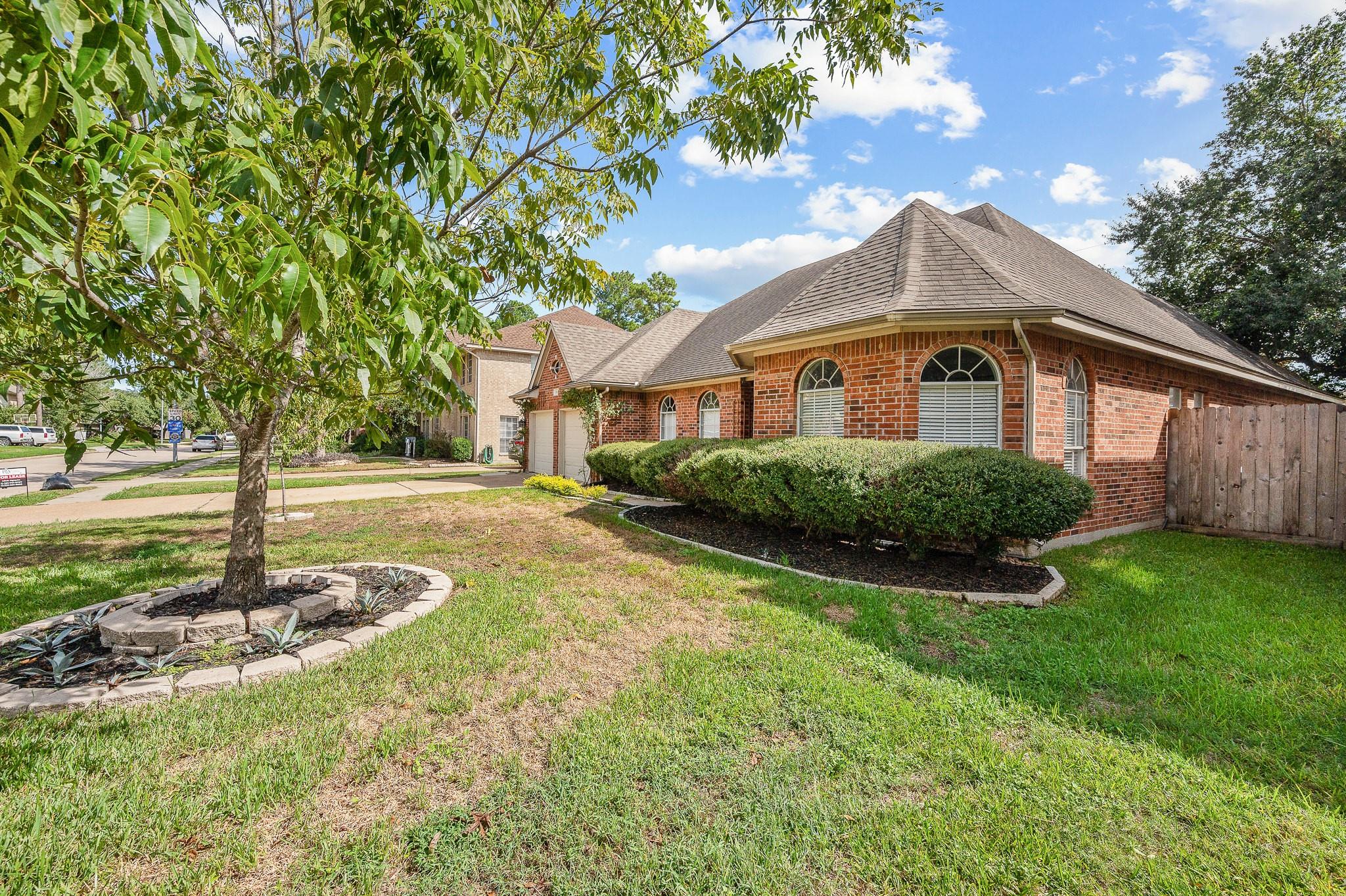 11919 Lakewood Hills Drive