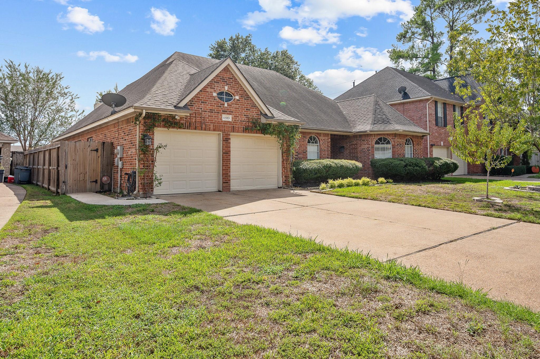11919 Lakewood Hills Drive