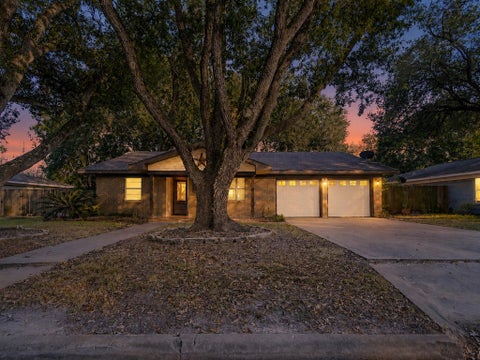 Photo of 2728 Encino Avenue, Bay City, TX 77414 (MLS # 26175885)