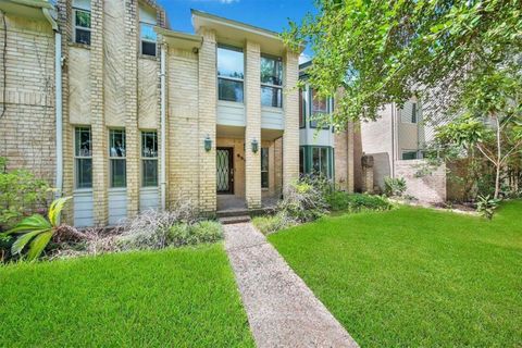 Photo of 652 N Eldridge Parkway, Houston, TX 77079 (MLS # 82471241)