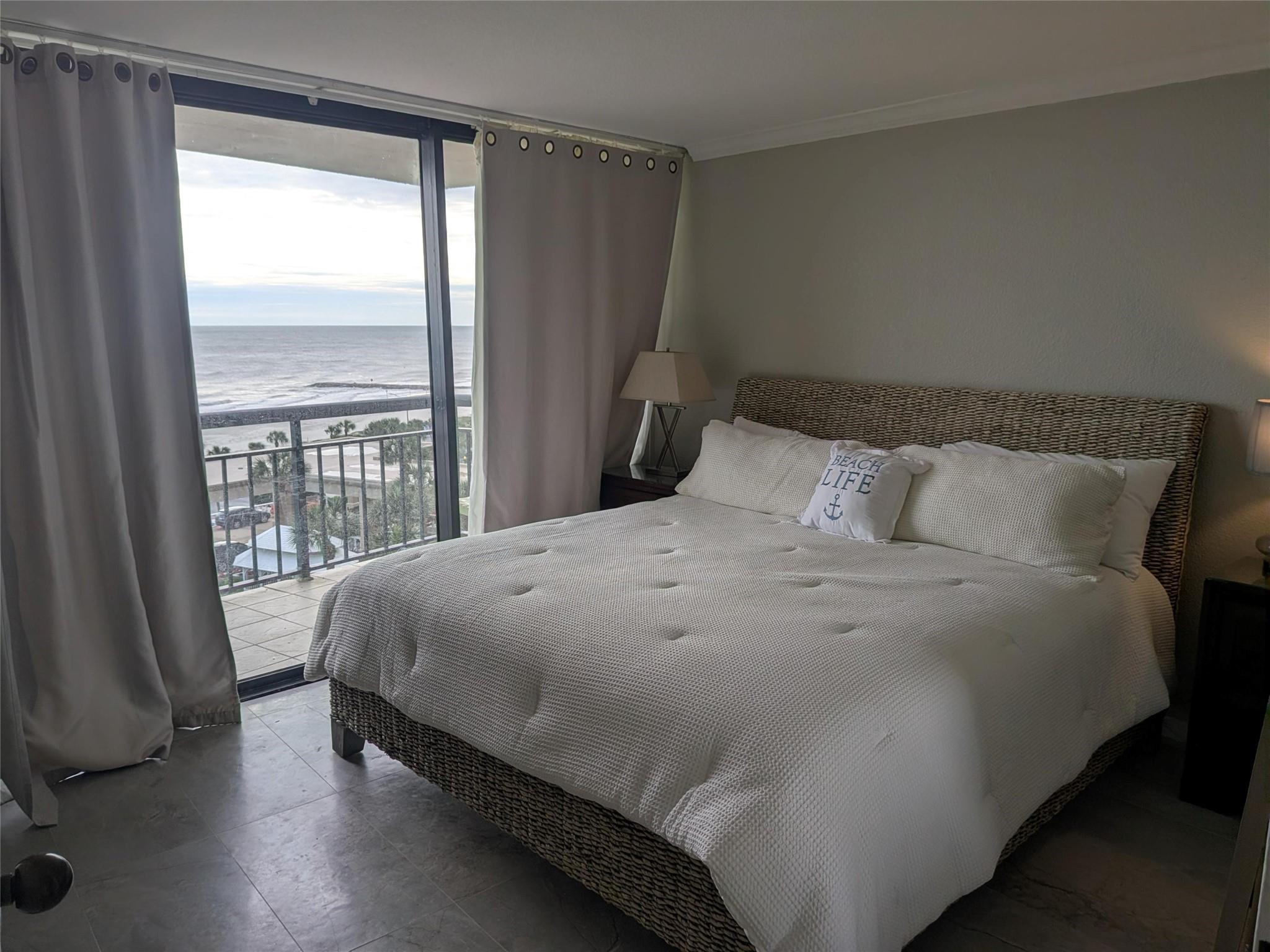 5220 Seawall Boulevard 834