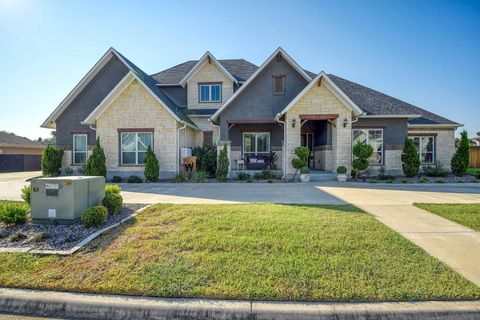 Photo of 222 August Avenue, Shiner, TX 77984 (MLS # 77125045)