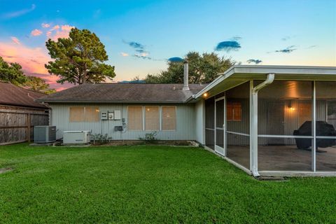 Tiny photo for 16438 Camino Del Sol Drive, Houston, TX 77083 (MLS # 97518574)