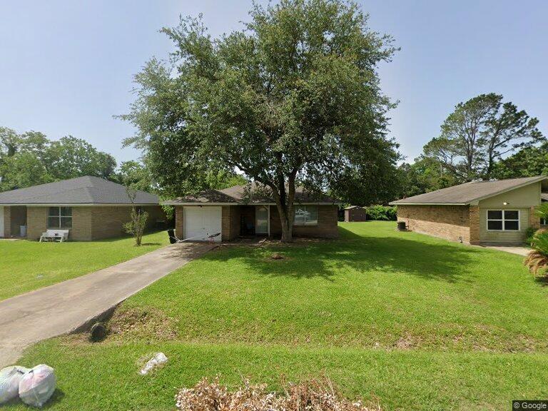 6617 N Lincoln Drive