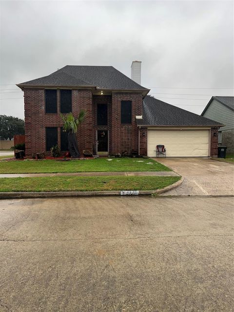 Homes For Sale - 2938 Norwich Street<br/> Pearland, TX 77584