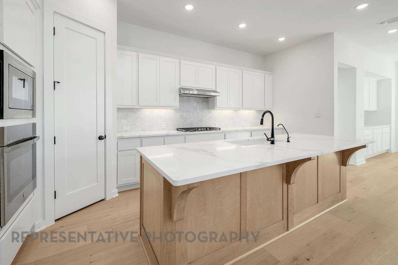 21142 Aspen Adela Cove