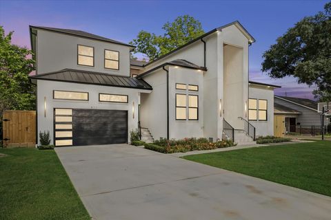 Photo of 811 Woodstock ST, Bellaire, TX 77401 (MLS # 41050290)